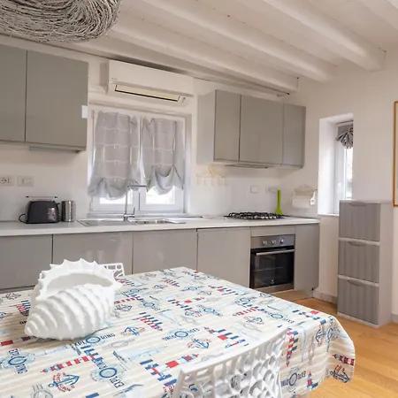 Bright Sea-view On Two Floors In Lerici, Up To 4 Guests Apartamento *